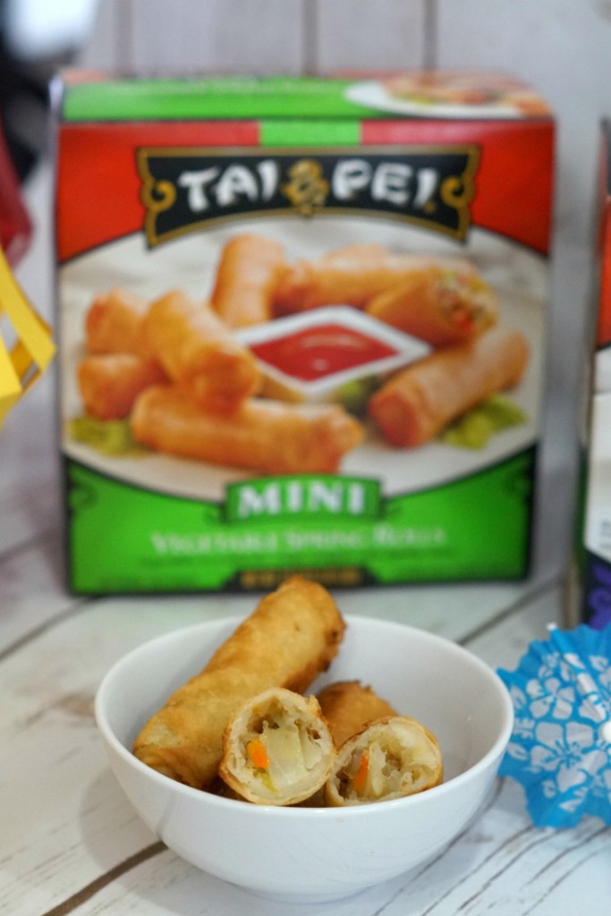 Enjoy Tai Pei® appetizers while you're making easy Chinese New Year Crafts: Chinese Paper Lanterns and a Cocktail Umbrella Drink Wreath #NewYearFortune #ad
