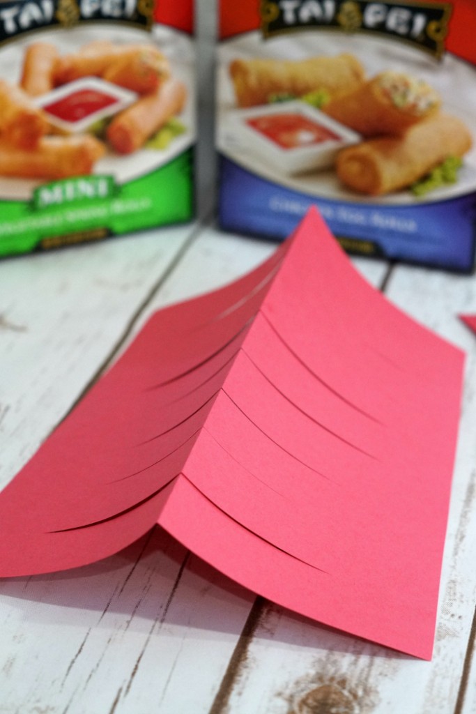 Enjoy Tai Pei® appetizers while you're making easy Chinese New Year Crafts: Chinese Paper Lanterns and a Cocktail Umbrella Drink Wreath #NewYearFortune #ad