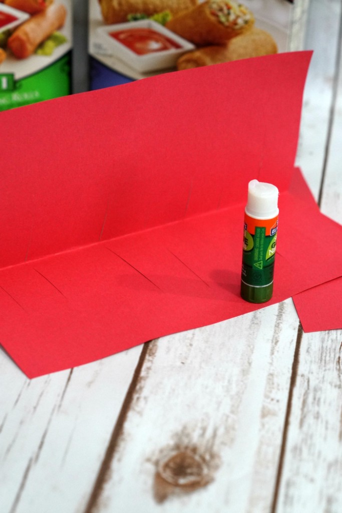 Enjoy Tai Pei® appetizers while you're making easy Chinese New Year Crafts: Chinese Paper Lanterns and a Cocktail Umbrella Drink Wreath #NewYearFortune #ad