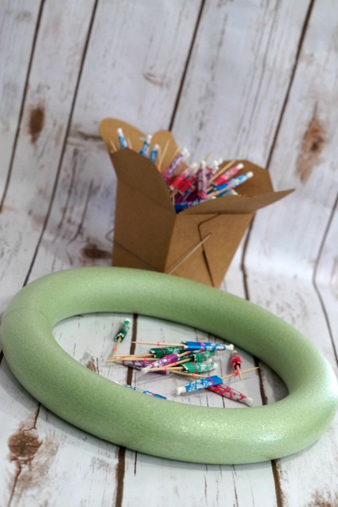 Enjoy Tai Pei® appetizers while you're making easy Chinese New Year Crafts: Chinese Paper Lanterns and a Cocktail Umbrella Drink Wreath #NewYearFortune #ad