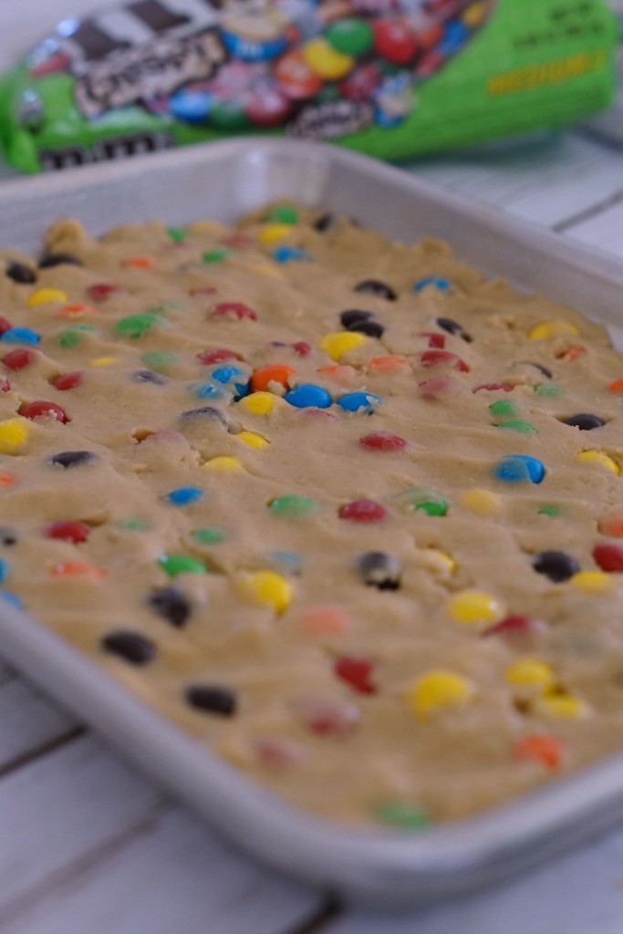 M&M's® Crispy are back and are the perfect mix-in for this easy blondies recipe. #CrispyIsBack #ad