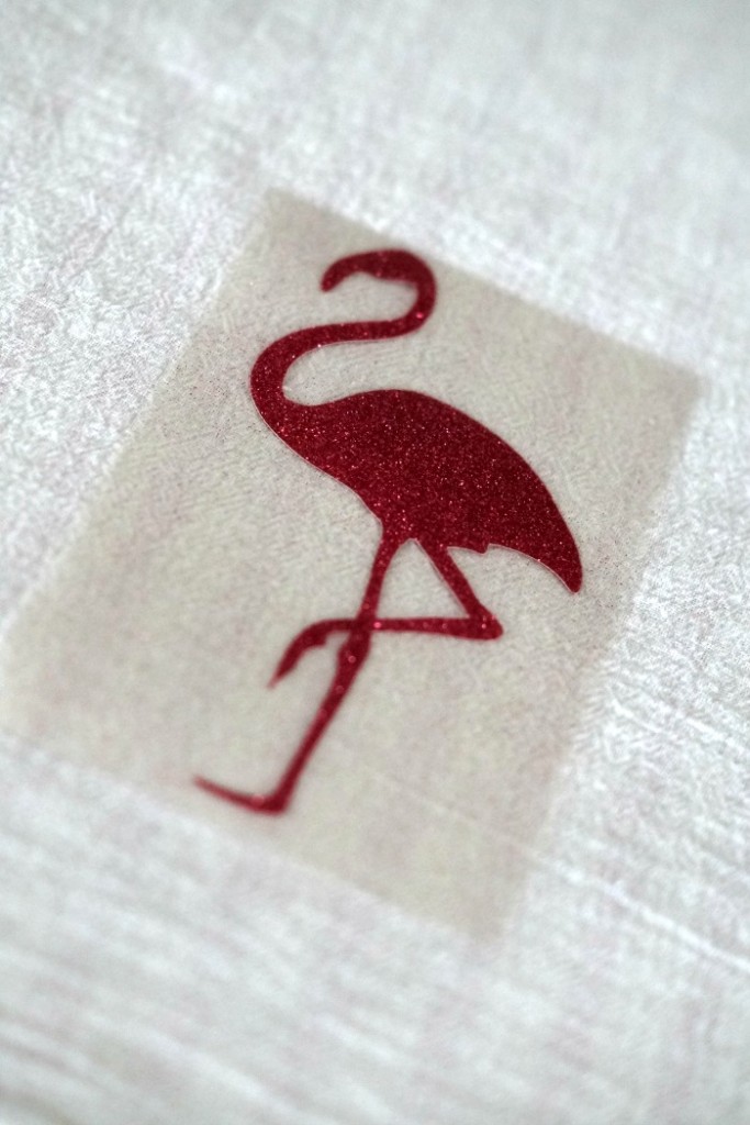 Make your own DIY Tea Towels using heat transfer vinyl. This perfect beginner craft makes a great housewarming gift! #PalmoliveMultiSurface #ad
