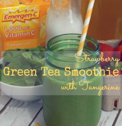 It's easy to stay #HealthyAndHydrated with this strawberry green tea smoothie with tangerine #ad