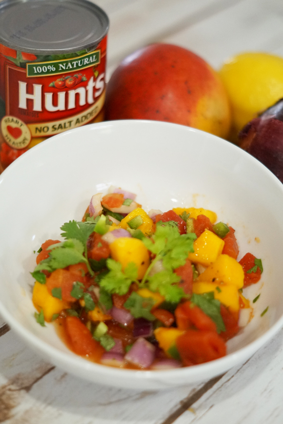 Try this easy to follow fresh mango salsa recipe. Perfect for summer parties! #HuntsFreshTwist #ad