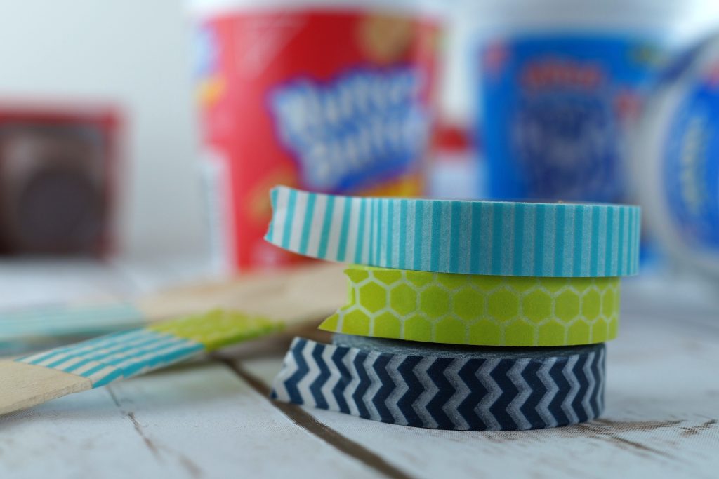 Learn how to make a simple walking taco dessert and follow this simple washi tape spoons tutorial to #SnackAndGo anywhere! AD