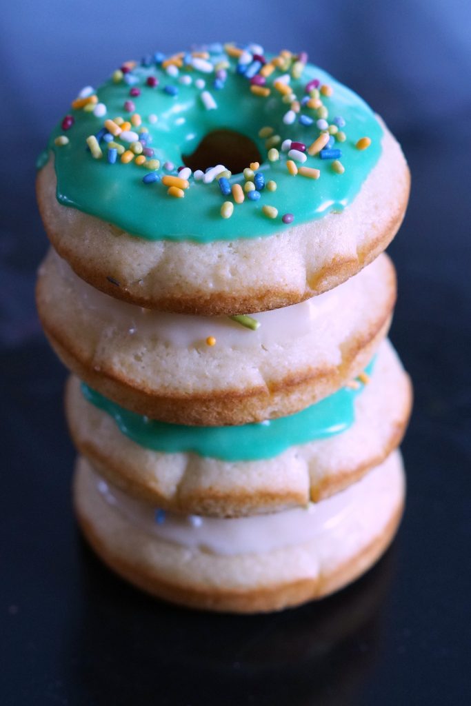 Learn how to make delicious baked donuts by following this simple recipe! Baked donuts are perfect for lazy weekends or busy weekday mornings!
