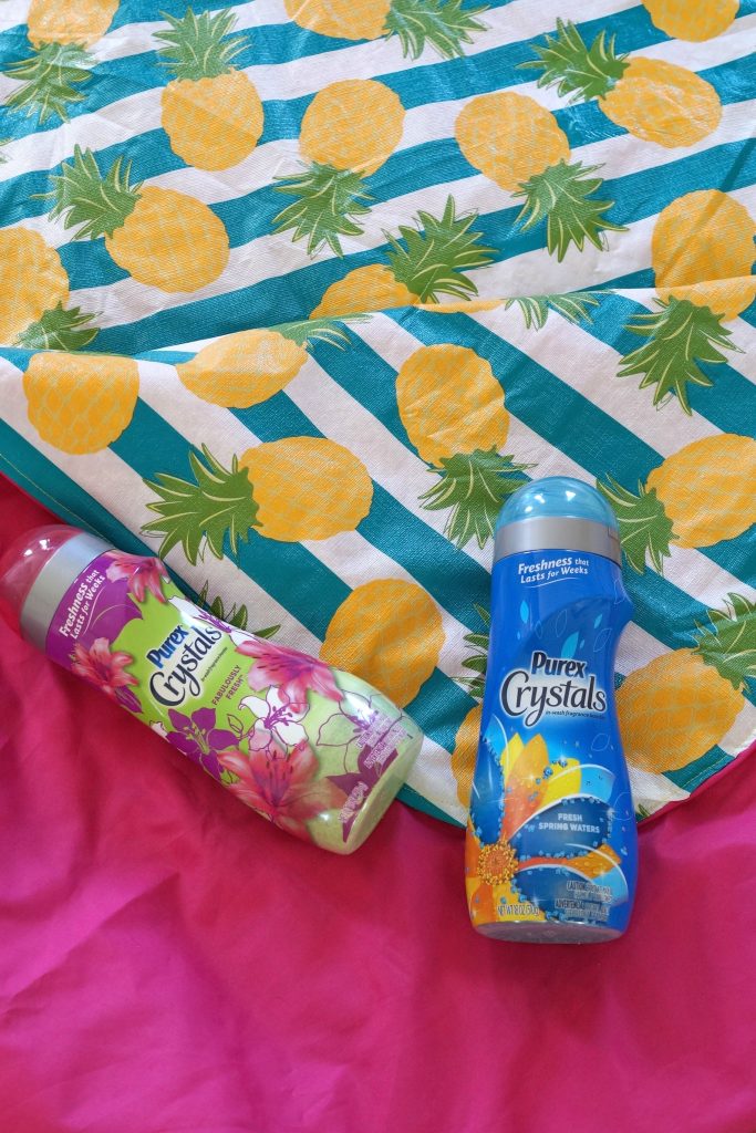 Learn how to sew a picnic blanket from a vinyl tablecloth. This easy beginner sewing project can be completed in 30 minutes. #ad #PurexCrystalFresh
